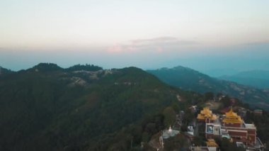 Thrangu Tashi Yangtse Manastırı Namo Buda bir dron Mavic hava 4 k dan Nepal en kutsal Budist hac siteleri olduğunu