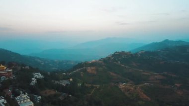 Eski Budist manastır Himalayalar Nepal--dan soluduğumuz hava