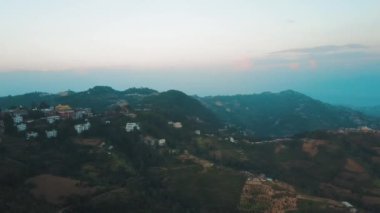 Eski Budist manastır Himalayalar Nepal--dan soluduğumuz hava