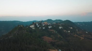 Eski Budist manastır Himalayalar Nepal--dan soluduğumuz hava