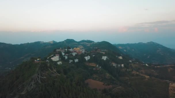 Antico monastero buddista in Himalaya Nepal dall'aria — Video Stock