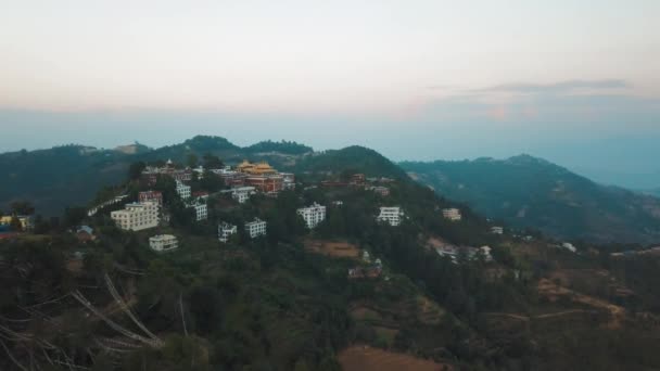 空気からヒマラヤ ネパールの古代仏教の僧院 — ストック動画
