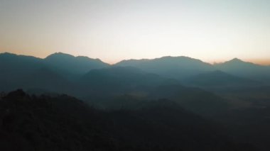 Eski Budist manastır Himalayalar Nepal--dan soluduğumuz hava