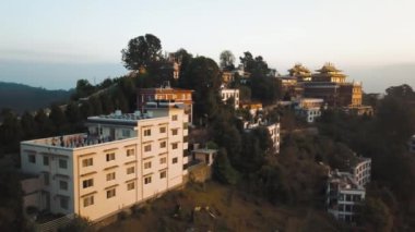 Eski Budist manastır Himalayalar Nepal--dan soluduğumuz hava
