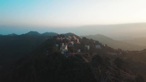 Antigo mosteiro budista no Himalaia Nepal a partir do ar — Vídeo de Stock