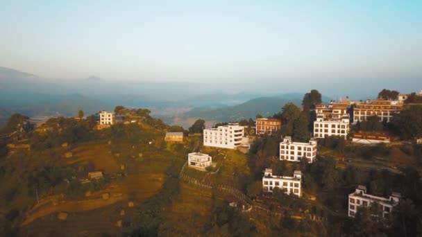 Antiguo monasterio budista en Himalaya Nepal desde el aire — Vídeos de Stock