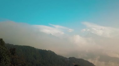 Machapuchare dağın Fishtail Himalayalar aralığı Nepal hava 4k