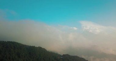 Annapurna ve Machapuchare dağ Fishtail Himalayalar Nepal 4 k havadan aralığı