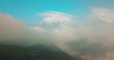 Annapurna alan gündoğumu Vadisi Himalaya Dağları Mardi Dharma trek hava dron mavic üzerinden dağda yukarıda
