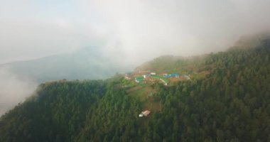 Annapurna ve Machapuchare dağ Fishtail Himalayalar Nepal 4 k havadan aralığı