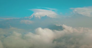 Annapurna ve Machapuchare dağ Fishtail Himalayalar Nepal 4 k havadan aralığı