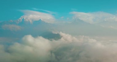 Annapurna ve Machapuchare dağ Fishtail Himalayalar Nepal 4 k havadan aralığı
