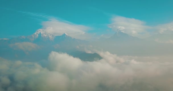 Annapurna 和 machapuchare 山鱼尾巴在喜马拉雅山山脉尼泊尔从空气4k — 图库视频影像