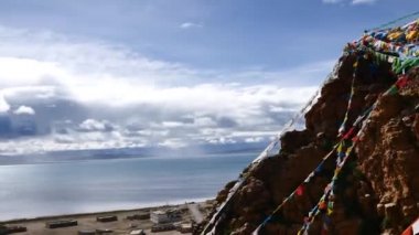 Dağ gölü Manasarovar Himalayalar Tibet