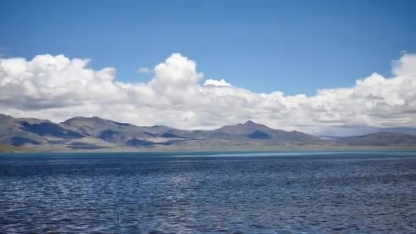 Dağ gölü Manasarovar Himalayalar Tibet — Stok video