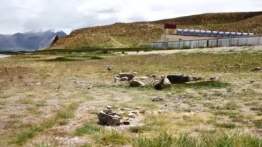 Dağ gölü Manasarovar Himalayalar Tibet