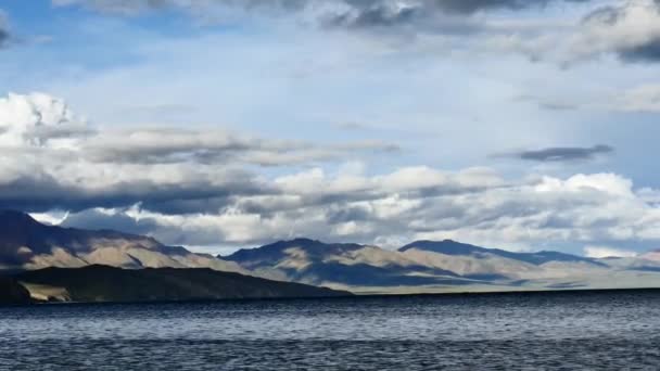 Lago di montagna Manasarovar Himalaya Tibet — Video Stock