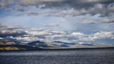 Dağ gölü Manasarovar Himalayalar Tibet