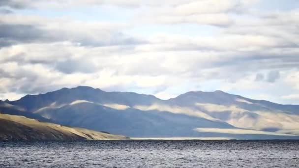 Górskie Jeziora Manasarovar Leży 590 Metrów Nad Poziomem Morza Manasarovar — Wideo stockowe