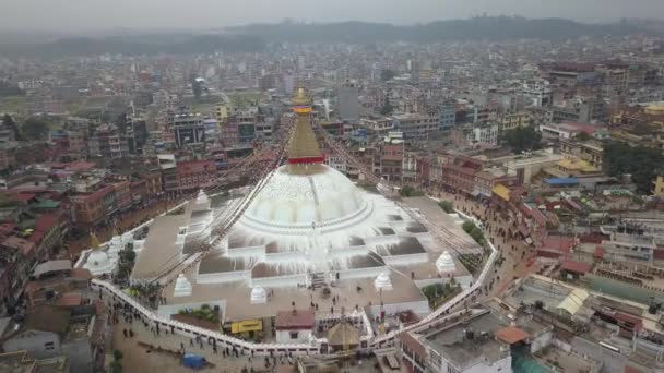 来自空中的斯图帕 博德纳特 尼泊尔加德满都 2018年10月12日 博德纳特是尼泊尔最大的佛教佛塔寺庙视频从马维奇无人机4K 视频平面轮廓 Cinelike — 图库视频影像