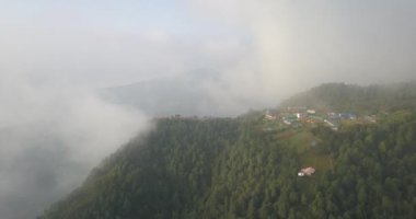 Machapuchare dağın Fishtail Himalayalar aralığı Nepal hava 4k