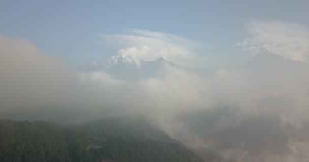 Machapuchare dağın Fishtail Himalayalar aralığı Nepal hava 4k — Stok video