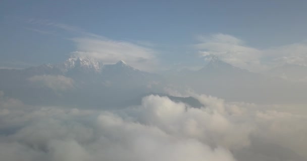 Machapuchare berg Fishtail in Himalaya Nepal variëren van lucht 4k — Stockvideo