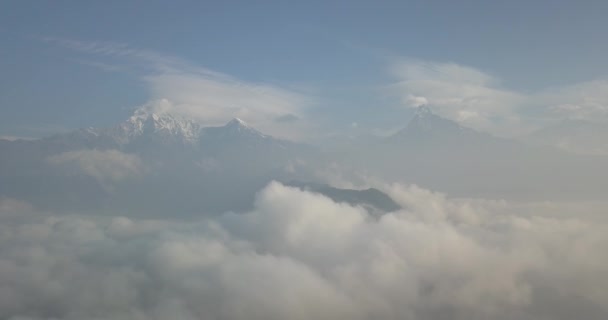 Pasmo górskie Machapuchare Fishtail w Himalaje Nepalu z powietrza 4k — Wideo stockowe