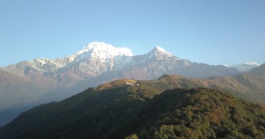 Machapuchare dağın Fishtail Himalayalar aralığı Nepal hava 4k