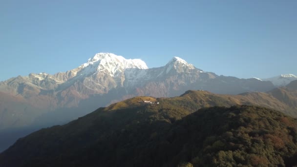 Pasmo górskie Machapuchare Fishtail w Himalaje Nepalu z powietrza 4k — Wideo stockowe