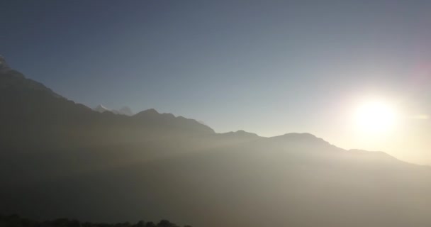 Machapuchare montanha Fishtail no Himalaia gama Nepal a partir de ar 4K — Vídeo de Stock