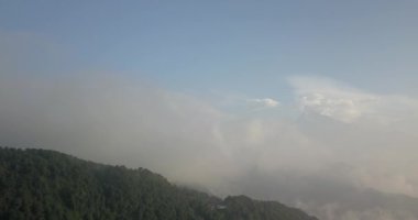 Machapuchare dağın Fishtail Himalayalar aralığı Nepal hava 4k