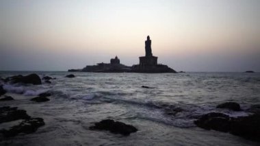 Denizin üzerinde gün doğumu Kanyakumari Komorin Burnu Hindistan