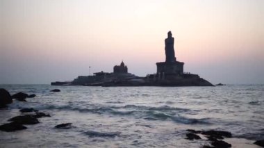 Denizin üzerinde gün doğumu Kanyakumari Komorin Burnu Hindistan