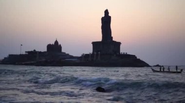 Denizin üzerinde gün doğumu Kanyakumari Komorin Burnu Hindistan