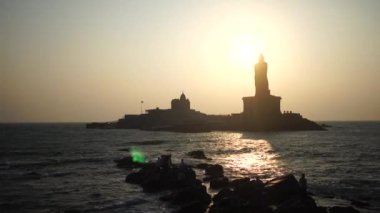 Denizin üzerinde gün doğumu Kanyakumari Komorin Burnu Hindistan