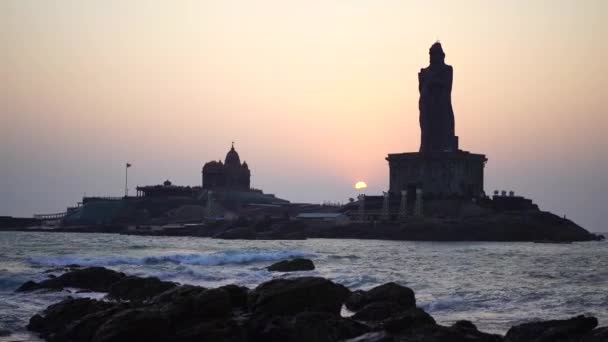 Восход солнца над морем Каньякумари Коморин мыс Индия — стоковое видео