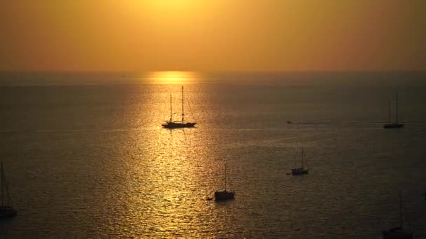 Coucher de soleil sur la mer avec bateau Thaïlande Phuket — Video