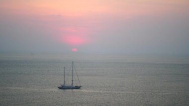 Tekne Tayland Phuket ile deniz hakkında gün batımı