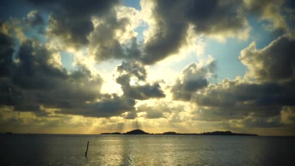 热带海滩的日出延时 — 图库视频影像
