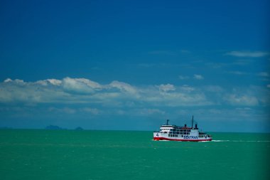 Tayland mavi denizde Tekne