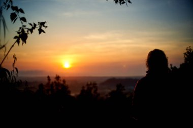 Tayland'da tropikal bir manzara gündoğumu