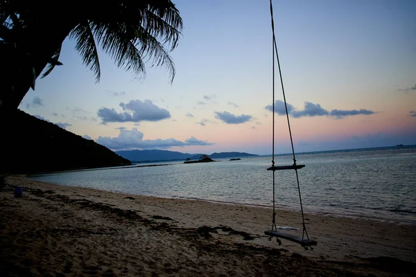 Swing at a tropical beach in Thailand — Stock Photo, Image