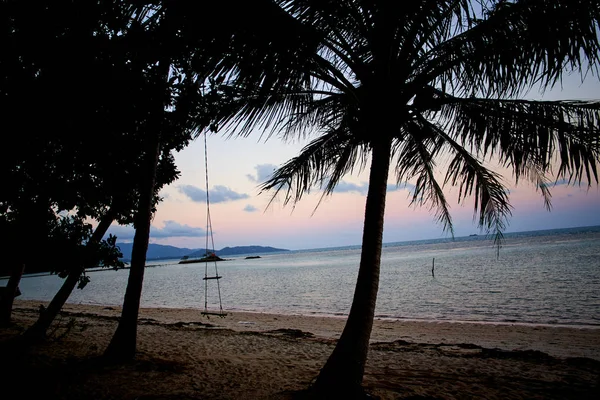 Alba su una spiaggia tropicale in Thailandia — Foto Stock