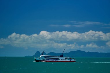 Tayland mavi denizde Tekne