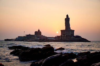 Denizin üzerinde gün doğumu Kanyakumari Komorin Burnu Hindistan