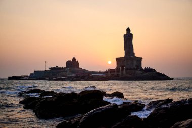 Denizin üzerinde gün doğumu Kanyakumari Komorin Burnu Hindistan