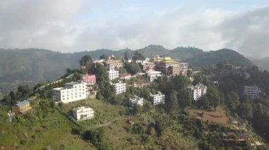 Eski Budist manastır Himalayalar Nepal--dan soluduğumuz hava