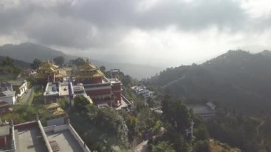 Eski Budist manastır Himalayalar Nepal--dan soluduğumuz hava