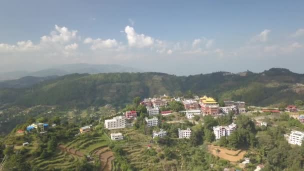 Antiguo monasterio budista en Himalaya Nepal desde el aire — Vídeo de stock